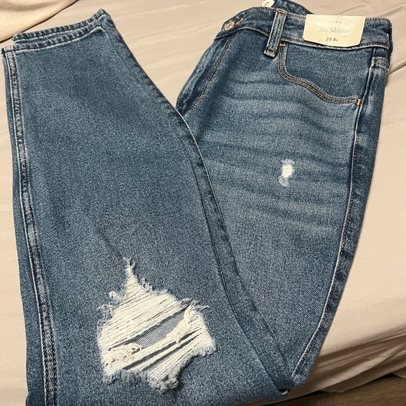 Abercrombie and Fitch High Rise Skinny Jeans - Picture 3 of 4